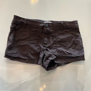 Hinge shorts